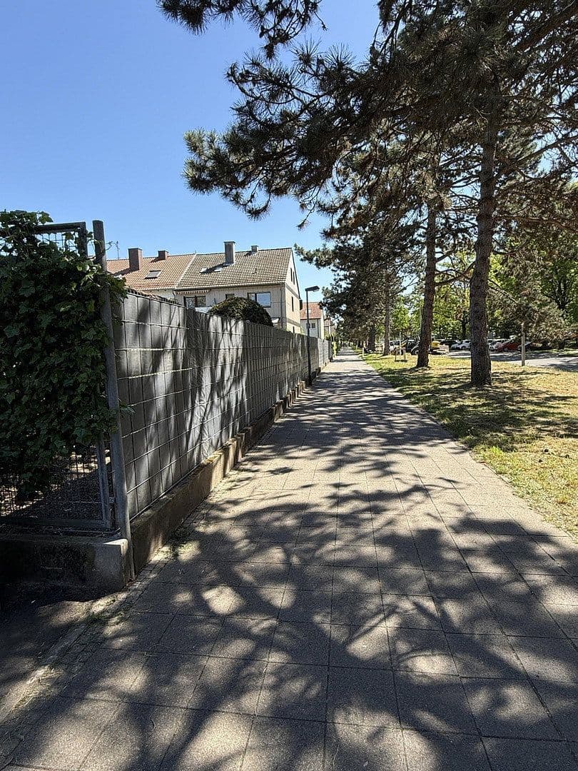 Predaj domu 217 m², pozemek 578 m², Karlsruhe, Bádensko-Wurttembersko Predaj domu 217 m², pozemek 578 m², Karlsruhe, Bádensko-Wurttembersko