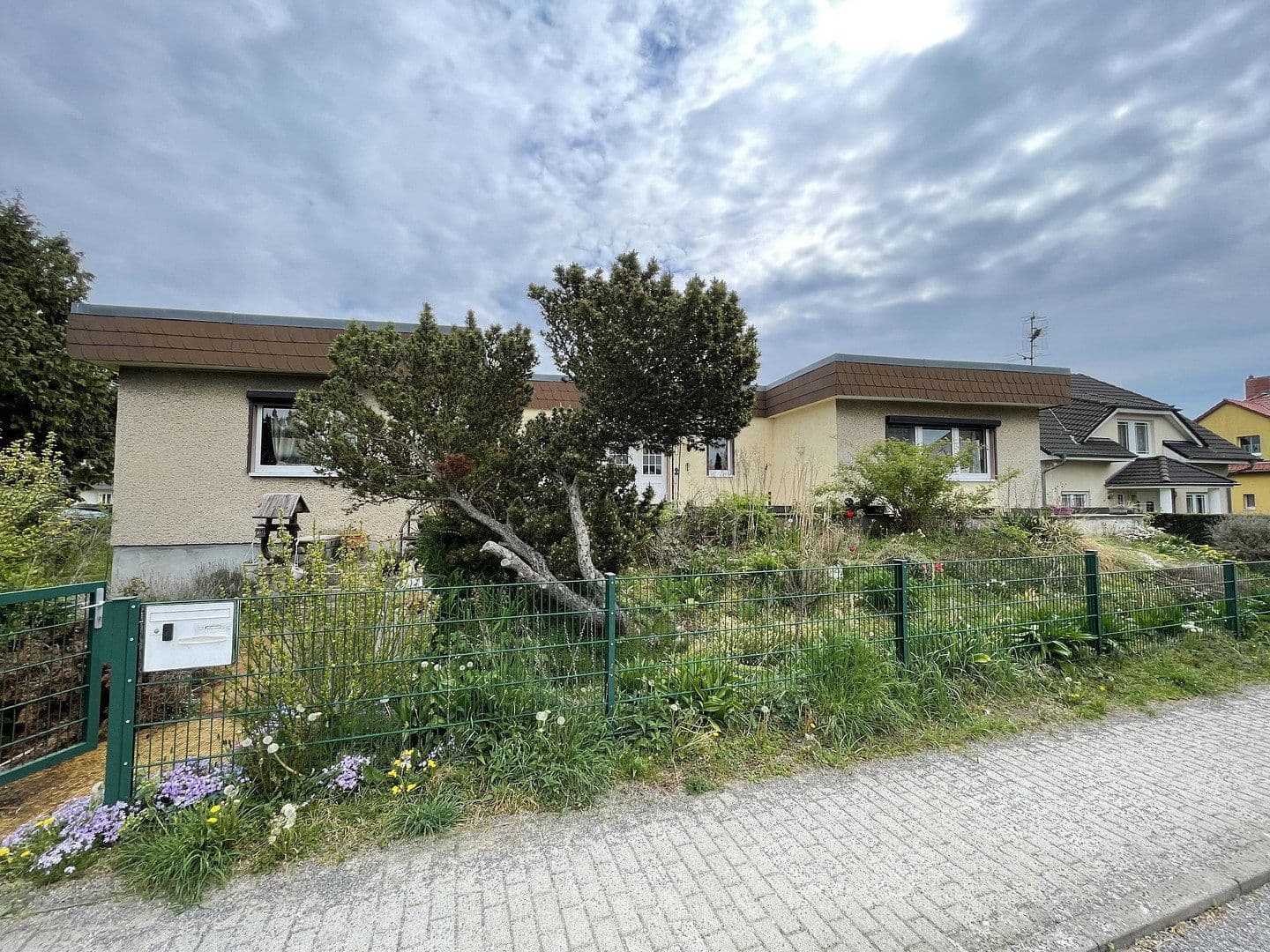 Predaj domu 145 m², pozemek 556 m², Ernst Thälmann-Strasse 13, Schönefeld, Brandenbursko Predaj domu 145 m², pozemek 556 m², Ernst Thälmann-Strasse 13, Schönefeld, Brandenbursko