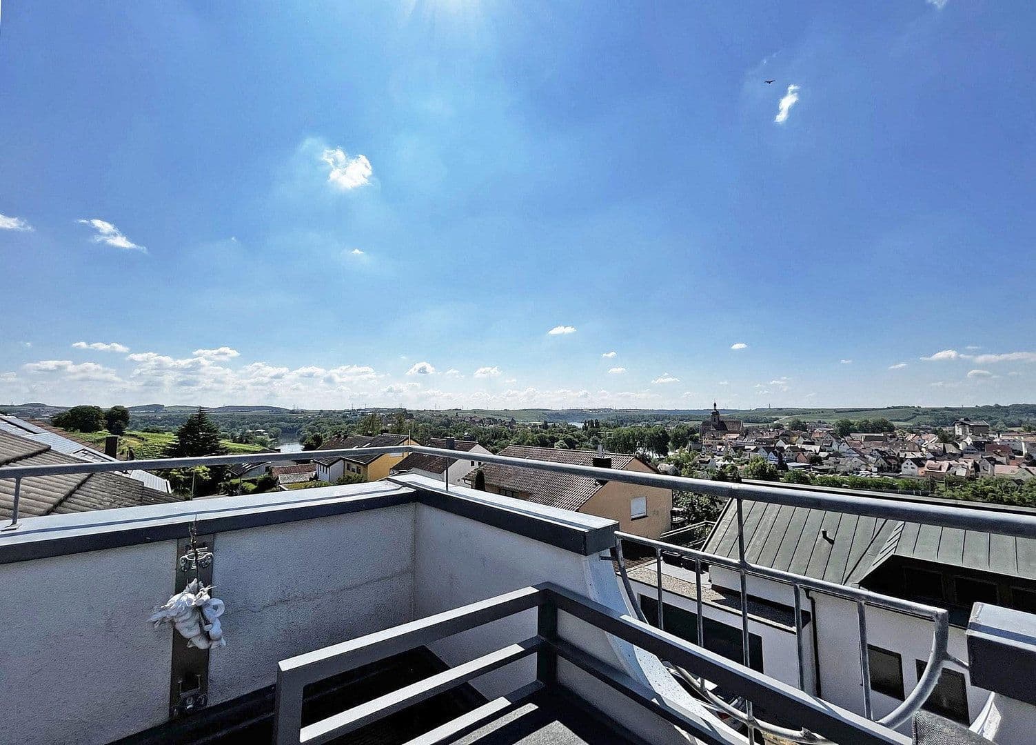 Prenájom bytu 3-izbový 89 m², Lauffen am Neckar, Bádensko-Wurttembersko Prenájom bytu 3-izbový 89 m², Lauffen am Neckar, Bádensko-Wurttembersko