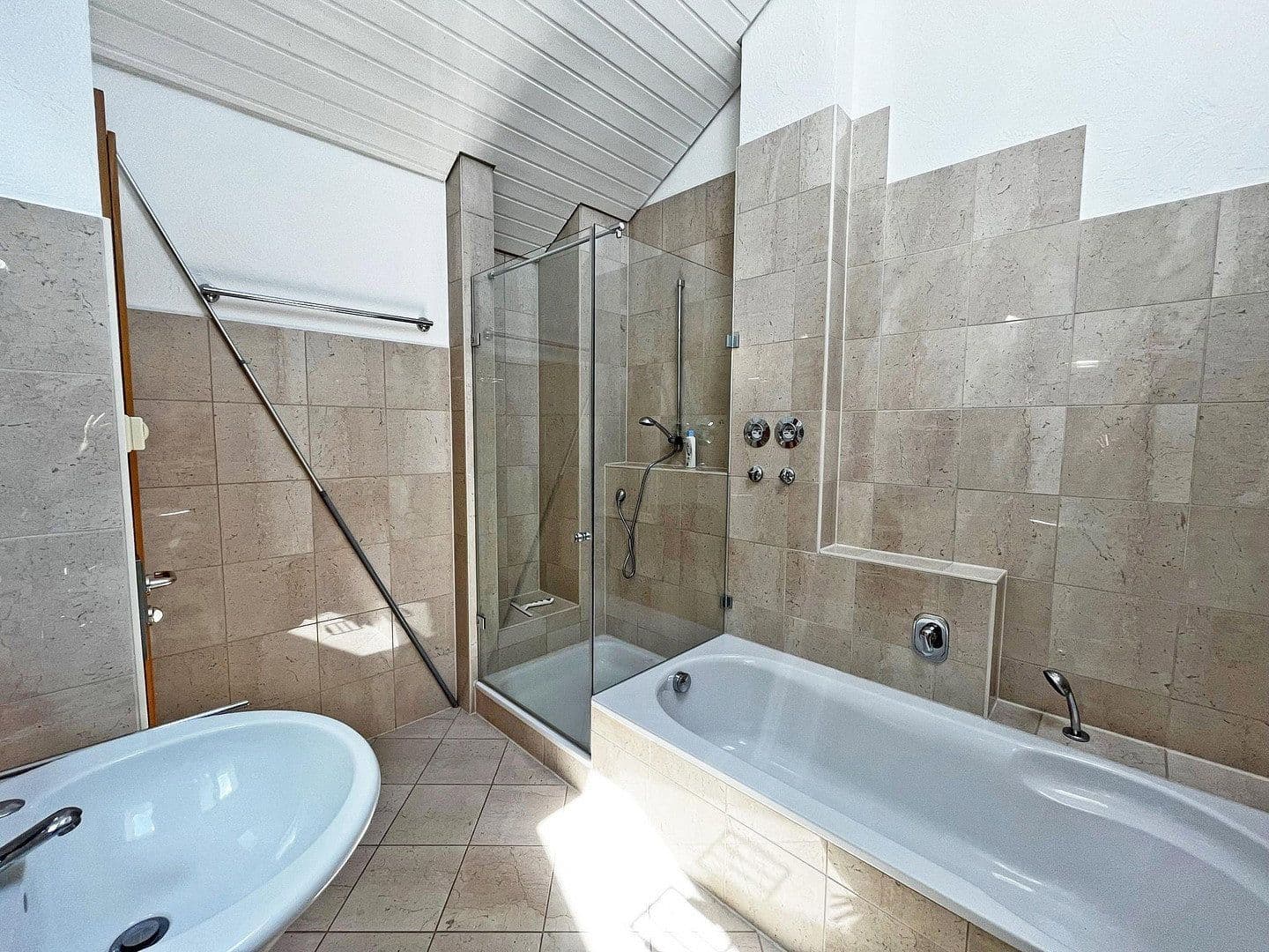 Prenájom bytu 3-izbový 89 m², Lauffen am Neckar, Bádensko-Wurttembersko Prenájom bytu 3-izbový 89 m², Lauffen am Neckar, Bádensko-Wurttembersko