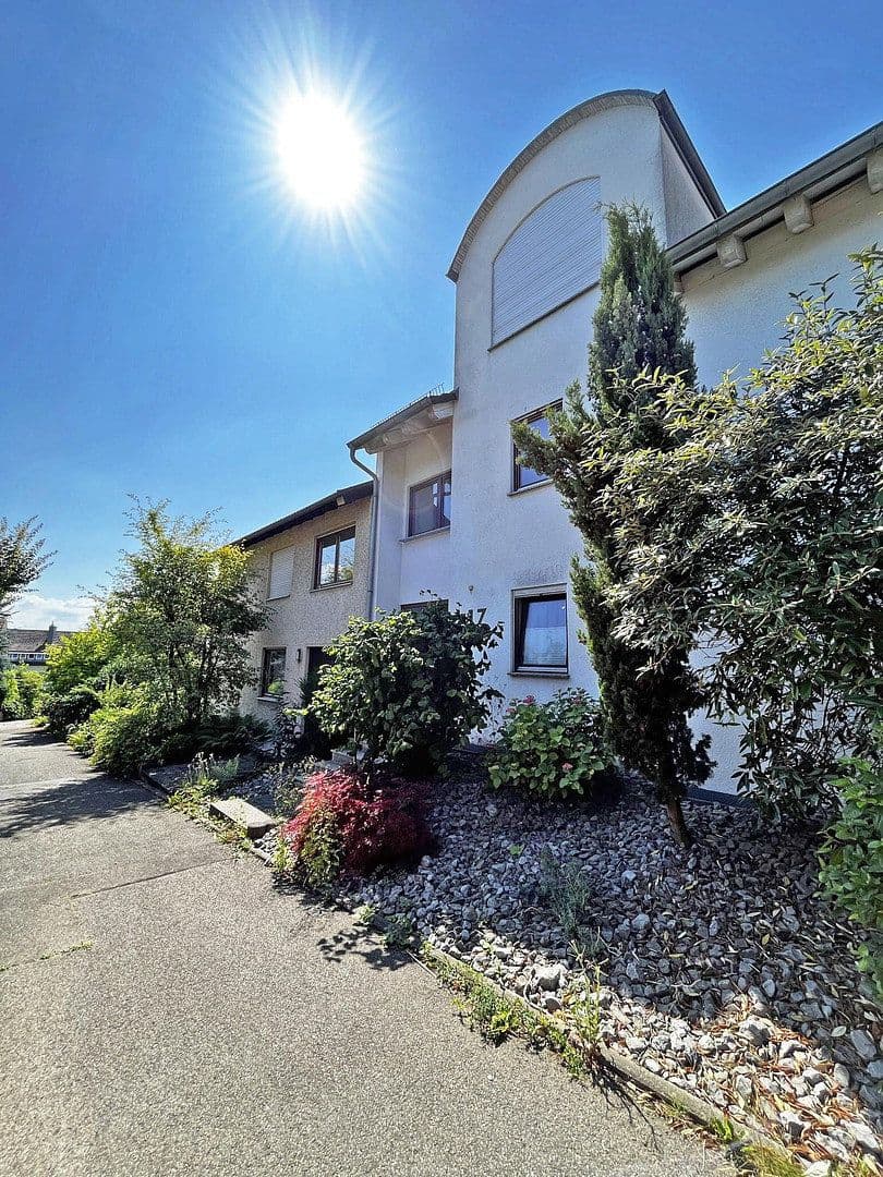 Prenájom bytu 3-izbový 89 m², Lauffen am Neckar, Bádensko-Wurttembersko Prenájom bytu 3-izbový 89 m², Lauffen am Neckar, Bádensko-Wurttembersko