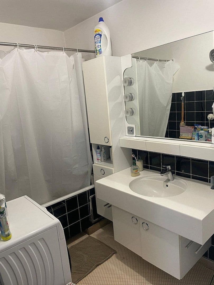 Prenájom bytu 3-izbový 84 m², Schillerstraße 12, Pforzheim, Bádensko-Wurttembersko Prenájom bytu 3-izbový 84 m², Schillerstraße 12, Pforzheim, Bádensko-Wurttembersko