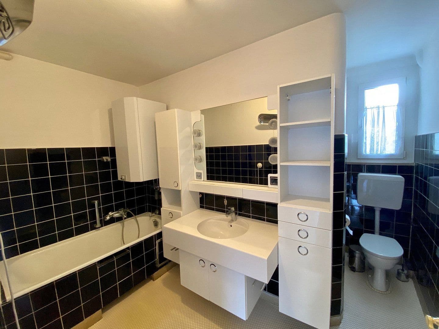 Prenájom bytu 3-izbový 84 m², Schillerstraße 12, Pforzheim, Bádensko-Wurttembersko Prenájom bytu 3-izbový 84 m², Schillerstraße 12, Pforzheim, Bádensko-Wurttembersko