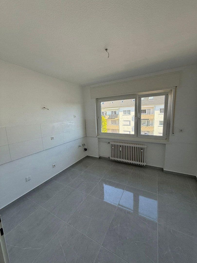 Prenájom bytu 4-izbový 99 m², Eggenstein-Leopoldshafen, Bádensko-Wurttembersko Prenájom bytu 4-izbový 99 m², Eggenstein-Leopoldshafen, Bádensko-Wurttembersko