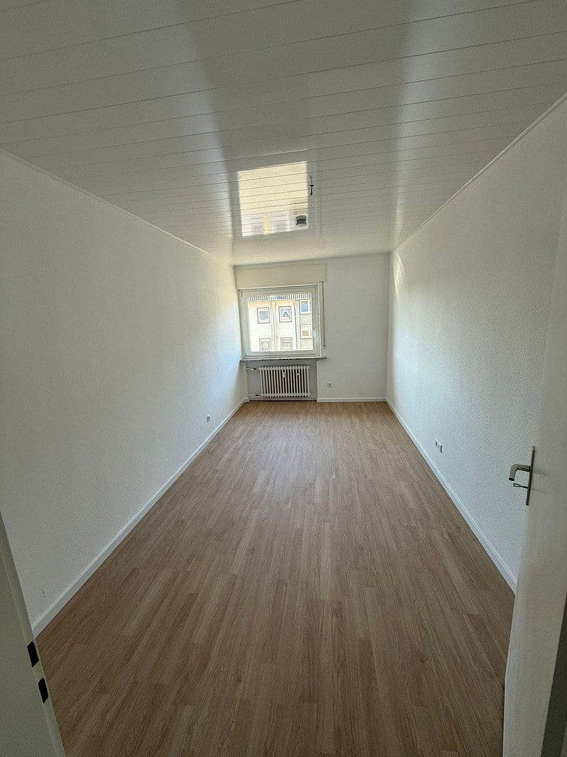 Prenájom bytu 4-izbový 99 m², Eggenstein-Leopoldshafen, Bádensko-Wurttembersko Prenájom bytu 4-izbový 99 m², Eggenstein-Leopoldshafen, Bádensko-Wurttembersko