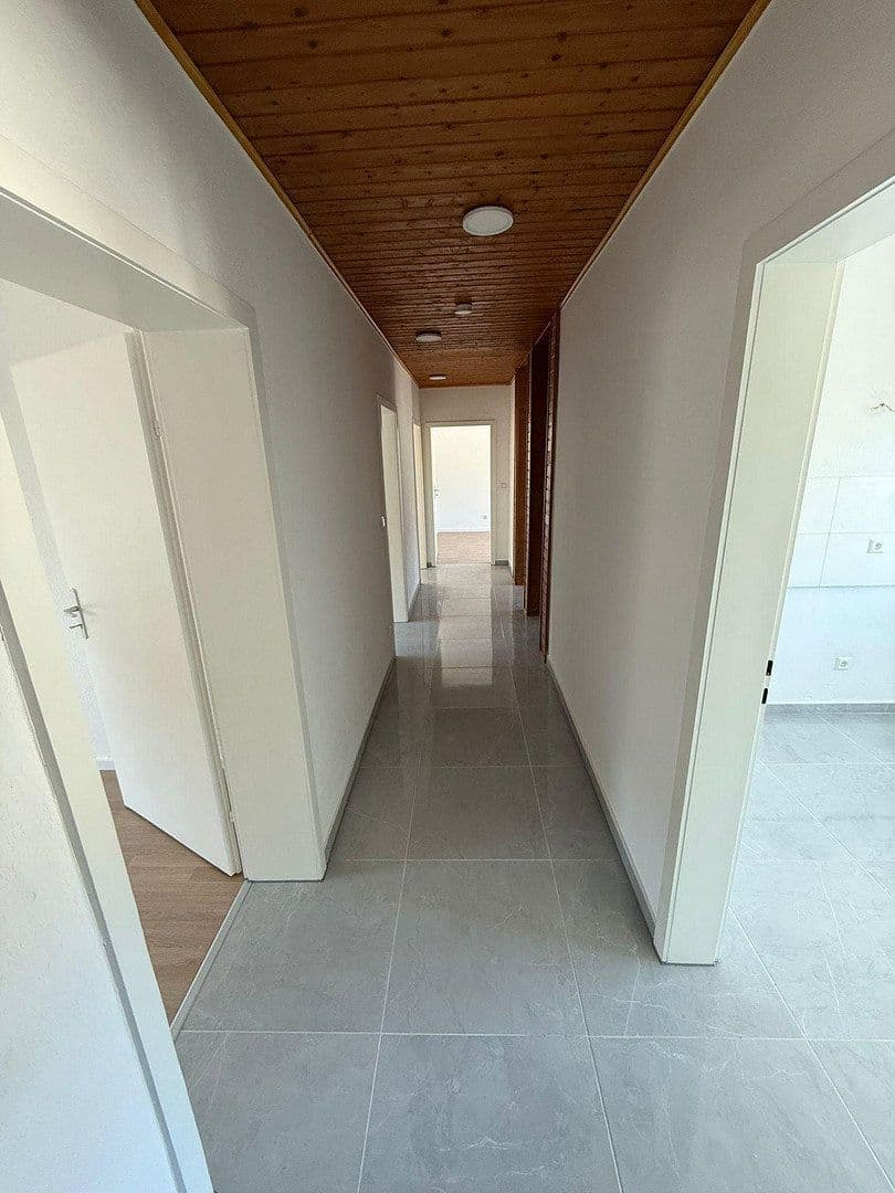 Prenájom bytu 4-izbový 99 m², Eggenstein-Leopoldshafen, Bádensko-Wurttembersko Prenájom bytu 4-izbový 99 m², Eggenstein-Leopoldshafen, Bádensko-Wurttembersko