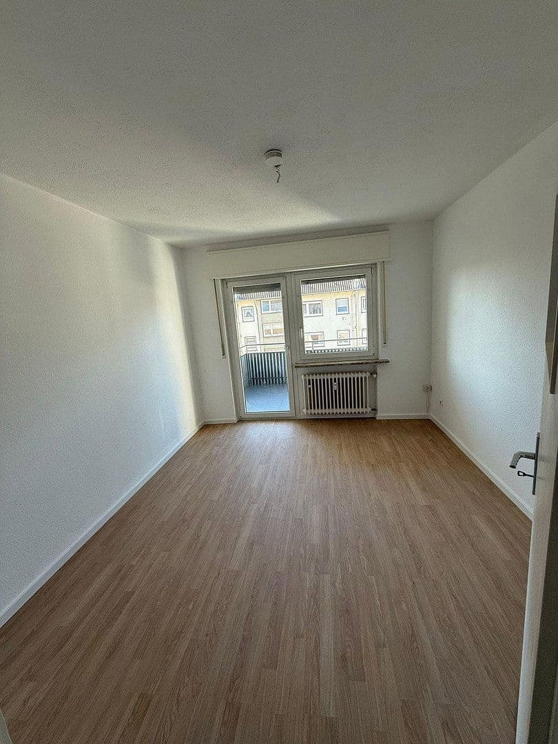 Prenájom bytu 4-izbový 99 m², Eggenstein-Leopoldshafen, Bádensko-Wurttembersko Prenájom bytu 4-izbový 99 m², Eggenstein-Leopoldshafen, Bádensko-Wurttembersko