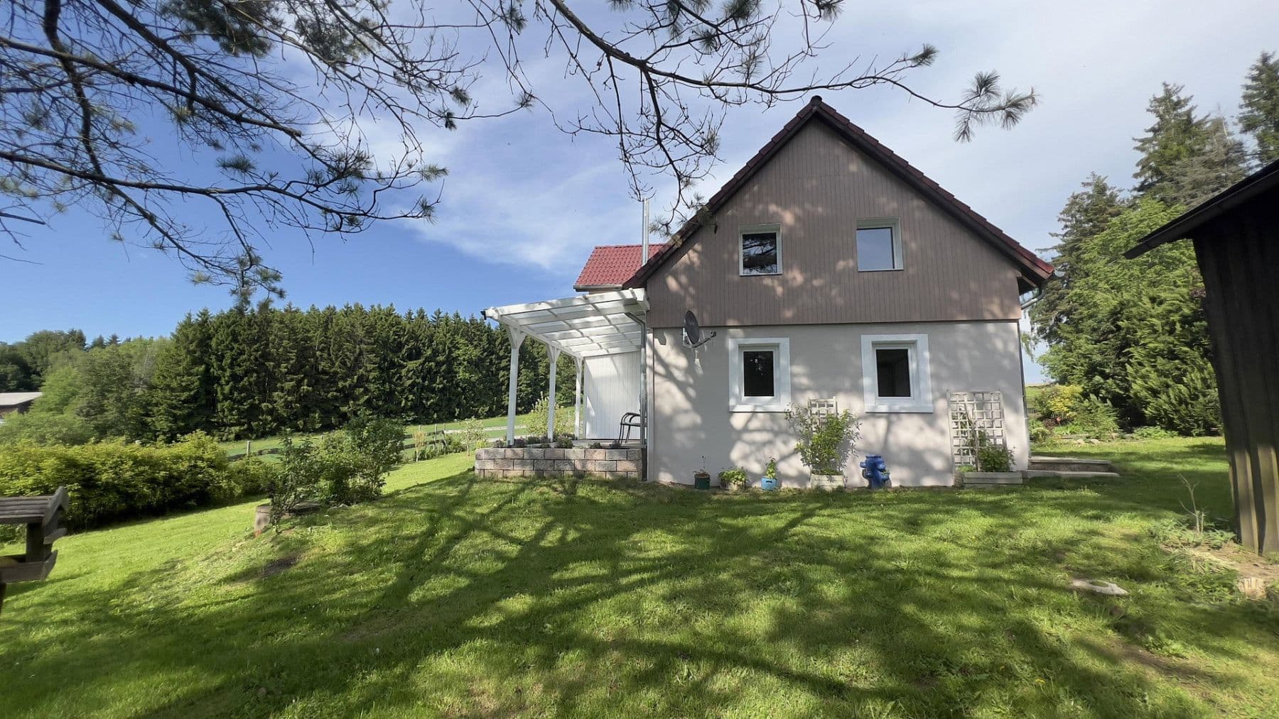 Predaj domu 140 m², pozemek 1.400 m², Grafengehaig, Bavorsko Predaj domu 140 m², pozemek 1.400 m², Grafengehaig, Bavorsko