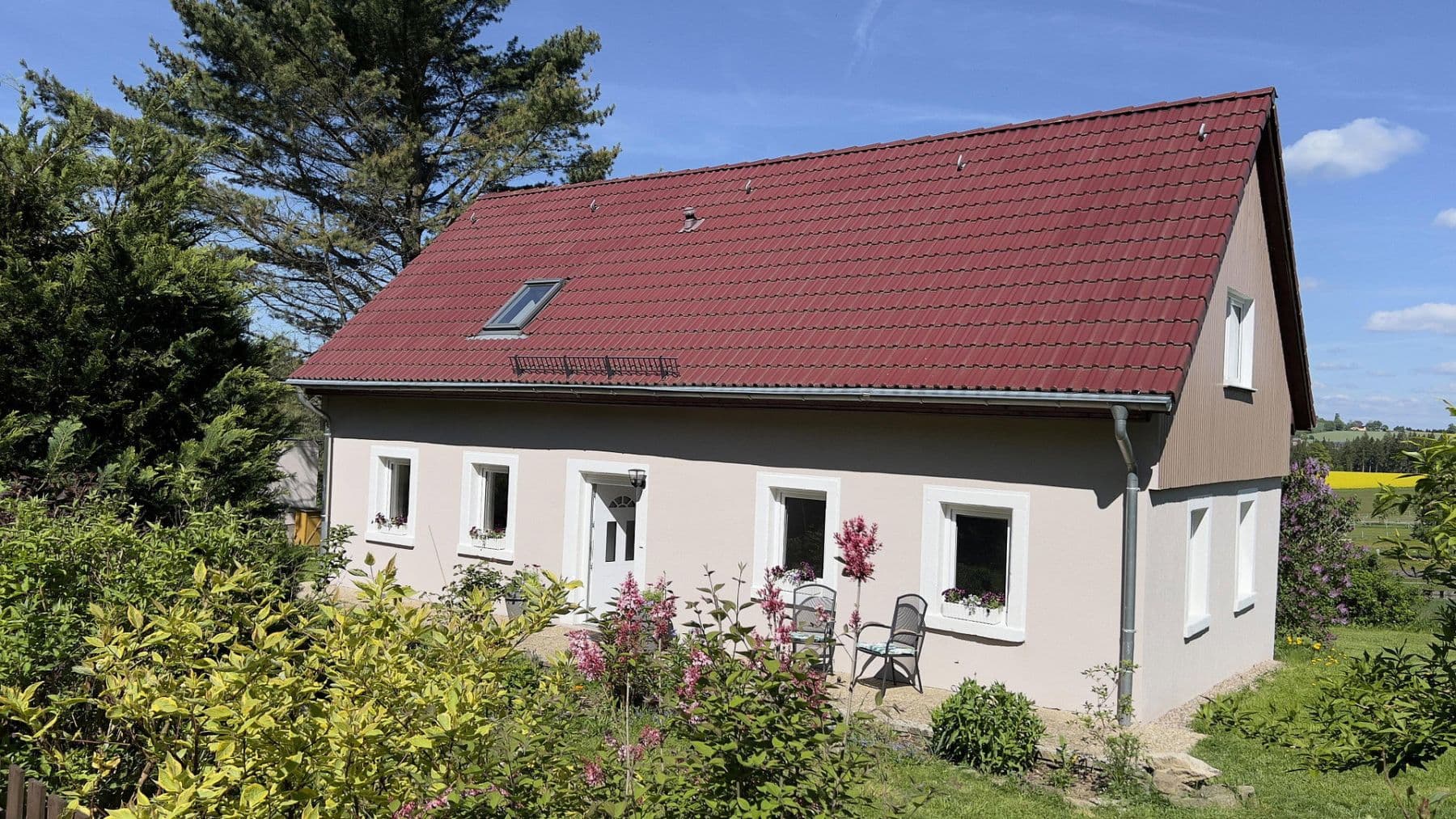 Predaj domu 140 m², pozemek 1.400 m², Grafengehaig, Bavorsko Predaj domu 140 m², pozemek 1.400 m², Grafengehaig, Bavorsko