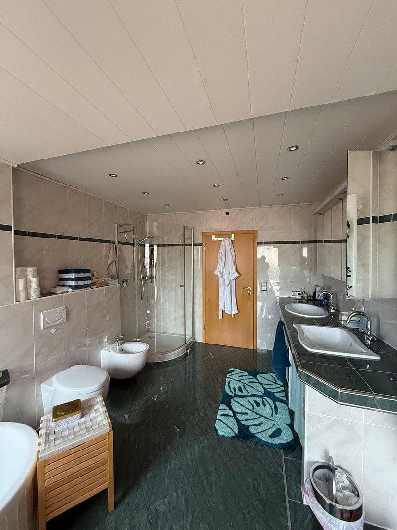 Predaj domu 280 m², pozemek 564 m², Kruft, Porýnie-Falcko Predaj domu 280 m², pozemek 564 m², Kruft, Porýnie-Falcko