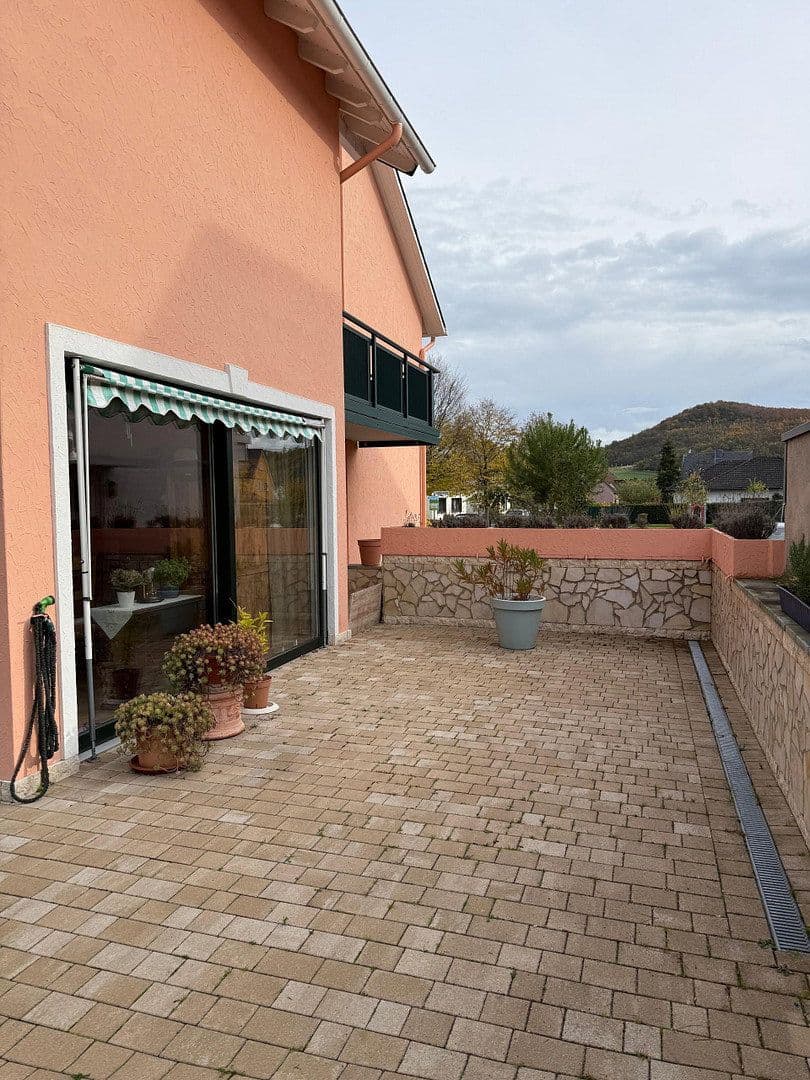 Predaj domu 280 m², pozemek 564 m², Kruft, Porýnie-Falcko Predaj domu 280 m², pozemek 564 m², Kruft, Porýnie-Falcko