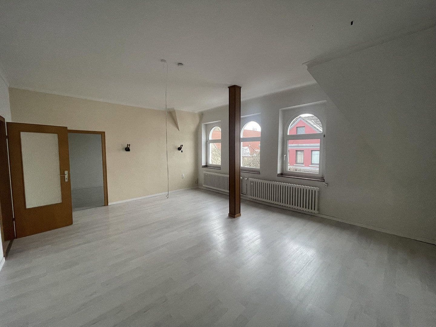 Prenájom bytu 3-izbový 82 m², Duisburg, Severné Porýnie - Westfálsko Prenájom bytu 3-izbový 82 m², Duisburg, Severné Porýnie - Westfálsko