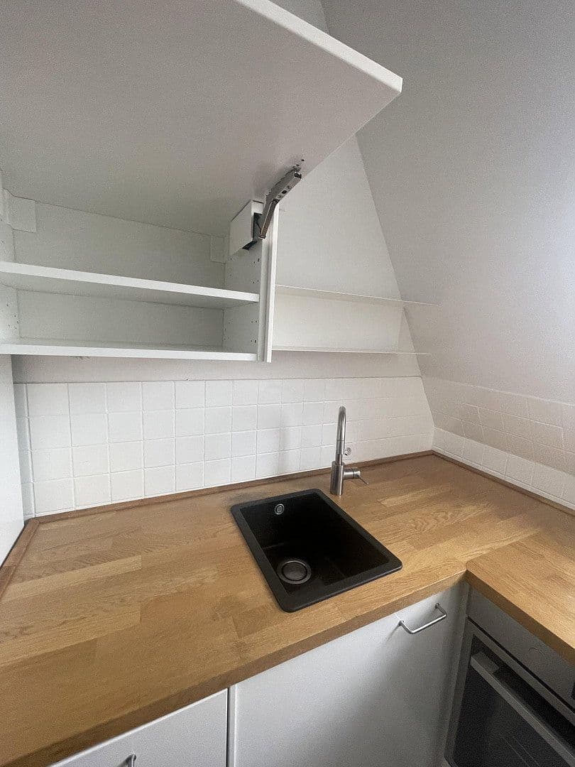 Prenájom bytu 3-izbový 82 m², Duisburg, Severné Porýnie - Westfálsko Prenájom bytu 3-izbový 82 m², Duisburg, Severné Porýnie - Westfálsko