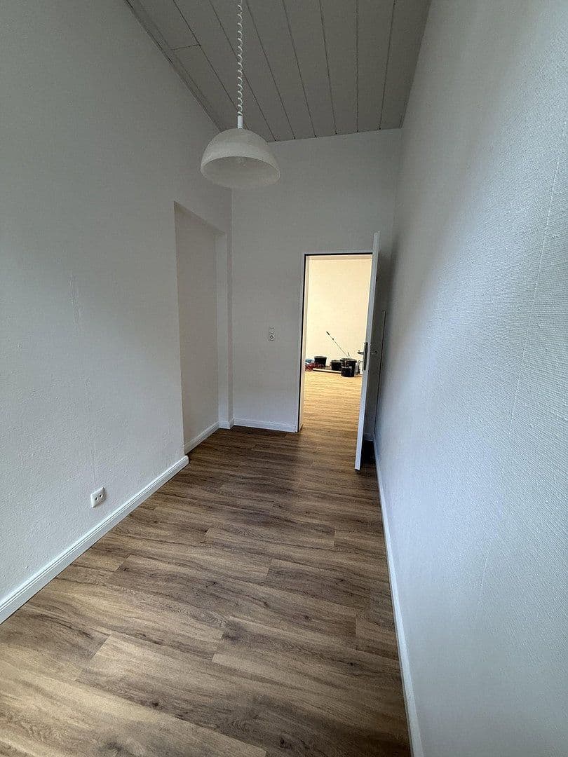 Prenájom nebytového priestoru 126 m², Bahnhofstr. 2, Bad Schwartau, Šlezvicko-Holštajnsko Prenájom nebytového priestoru 126 m², Bahnhofstr. 2, Bad Schwartau, Šlezvicko-Holštajnsko