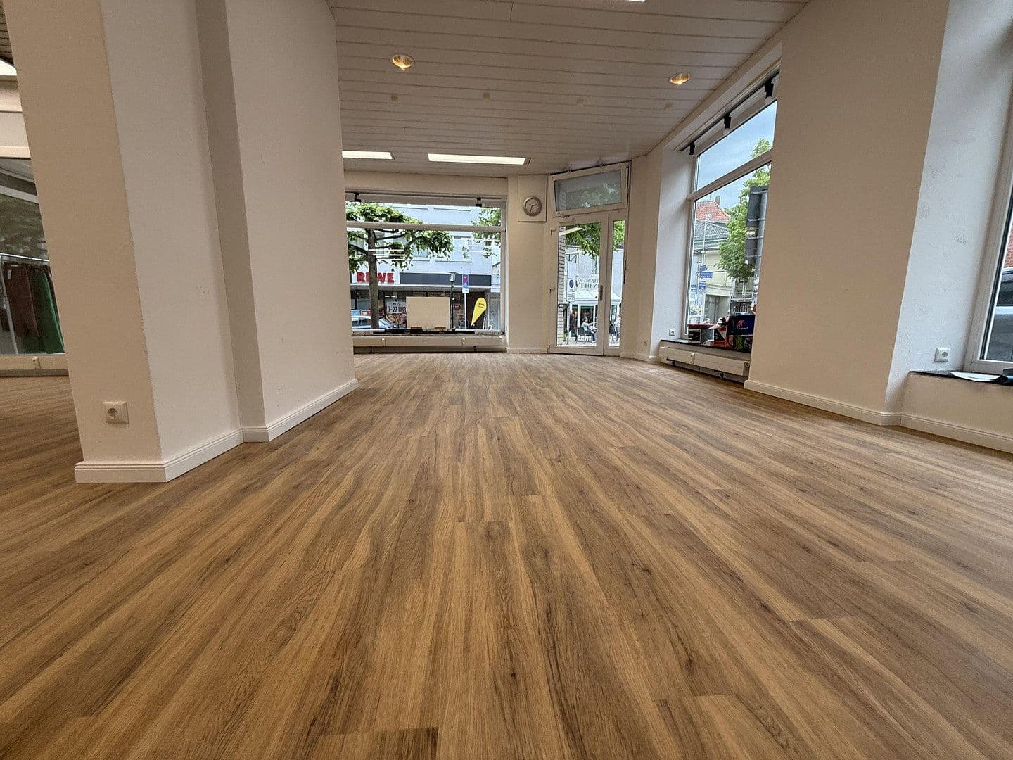 Prenájom nebytového priestoru 126 m², Bahnhofstr. 2, Bad Schwartau, Šlezvicko-Holštajnsko Prenájom nebytového priestoru 126 m², Bahnhofstr. 2, Bad Schwartau, Šlezvicko-Holštajnsko
