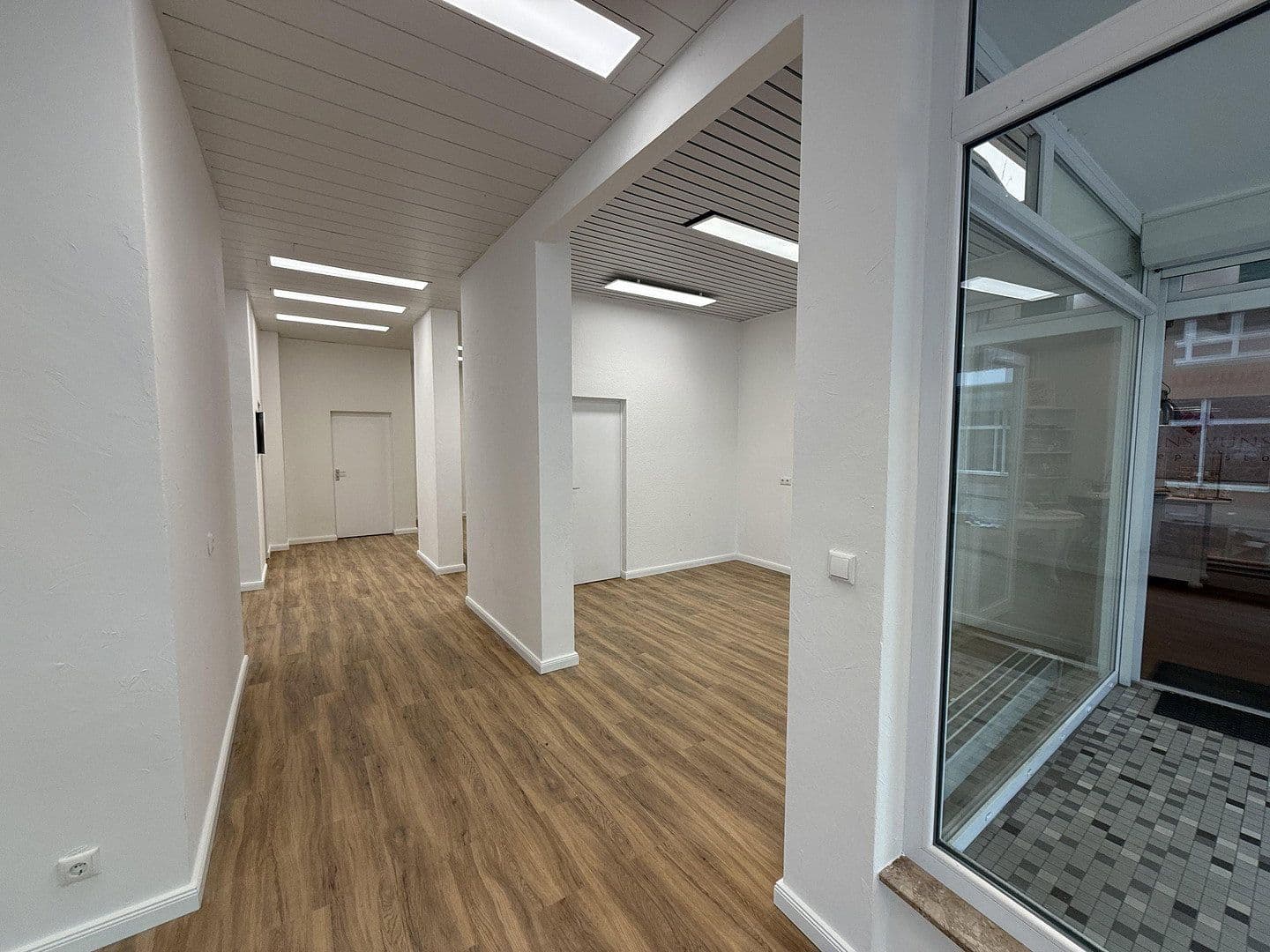 Prenájom nebytového priestoru 126 m², Bahnhofstr. 2, Bad Schwartau, Šlezvicko-Holštajnsko Prenájom nebytového priestoru 126 m², Bahnhofstr. 2, Bad Schwartau, Šlezvicko-Holštajnsko