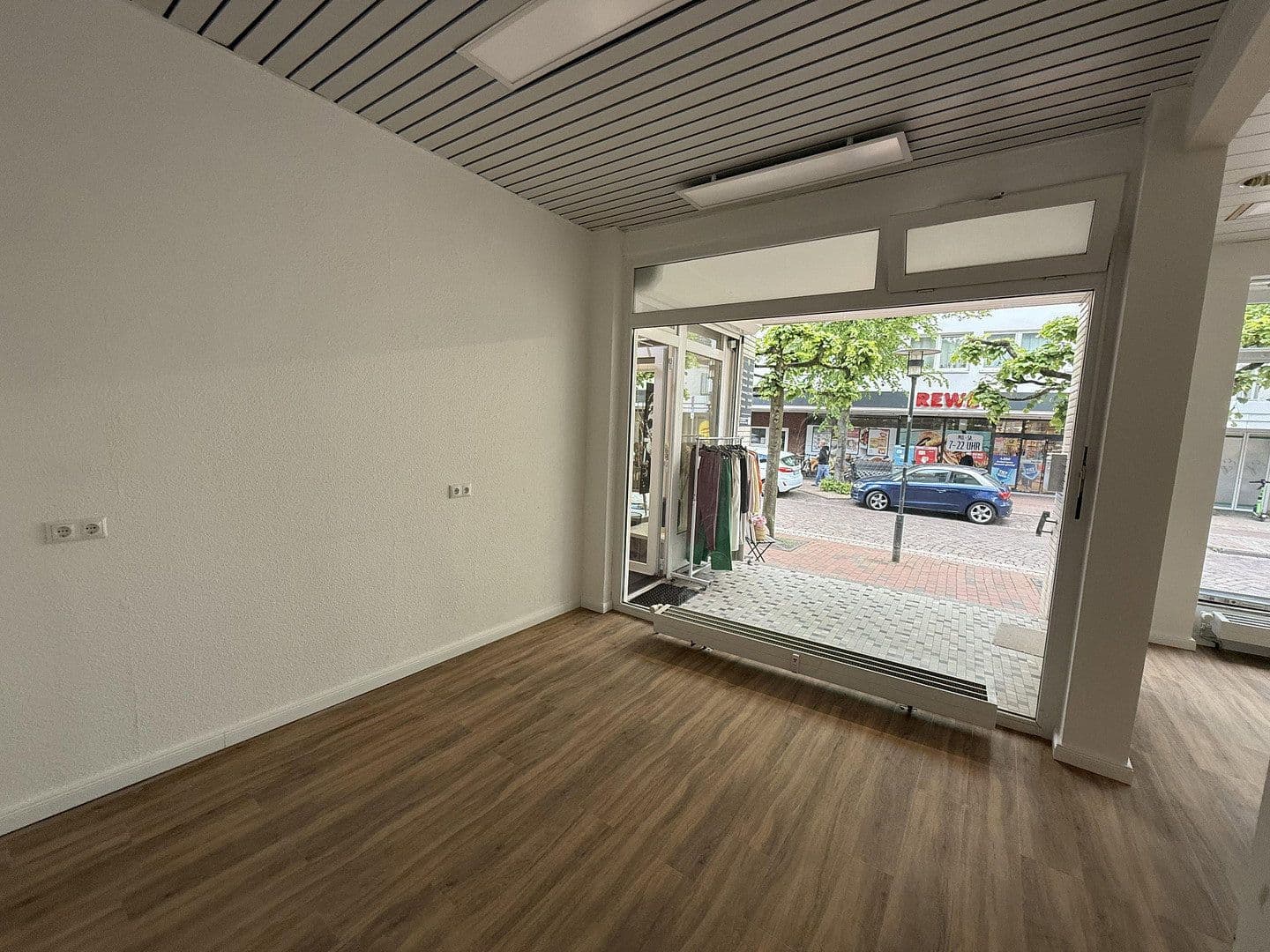 Prenájom nebytového priestoru 126 m², Bahnhofstr. 2, Bad Schwartau, Šlezvicko-Holštajnsko Prenájom nebytového priestoru 126 m², Bahnhofstr. 2, Bad Schwartau, Šlezvicko-Holštajnsko