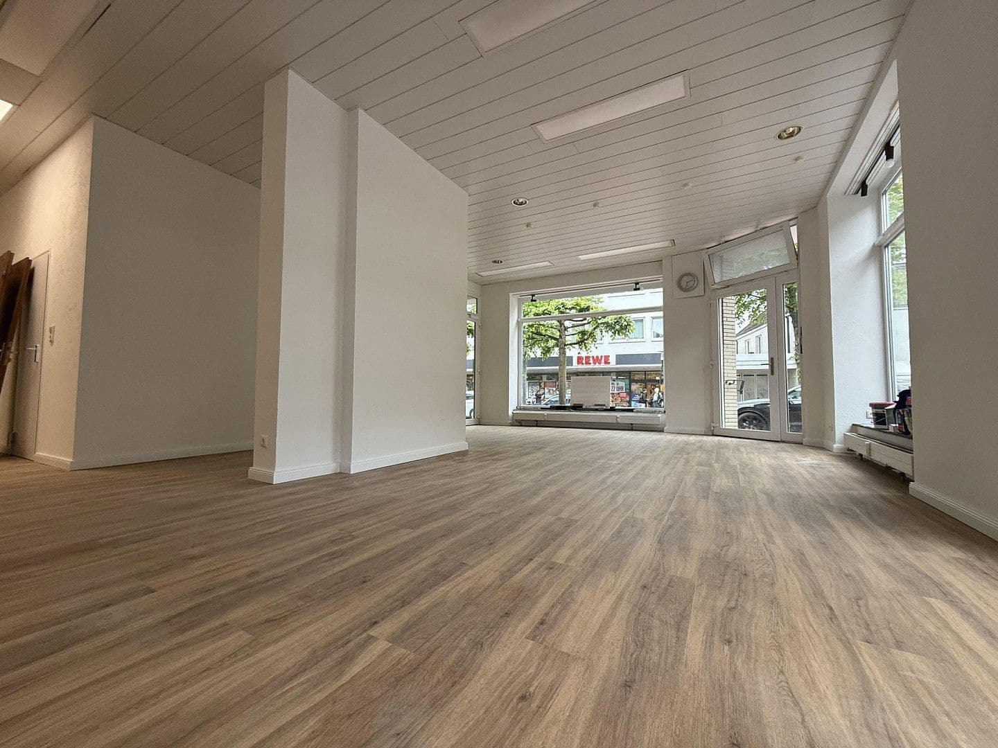 Prenájom nebytového priestoru 126 m², Bahnhofstr. 2, Bad Schwartau, Šlezvicko-Holštajnsko Prenájom nebytového priestoru 126 m², Bahnhofstr. 2, Bad Schwartau, Šlezvicko-Holštajnsko