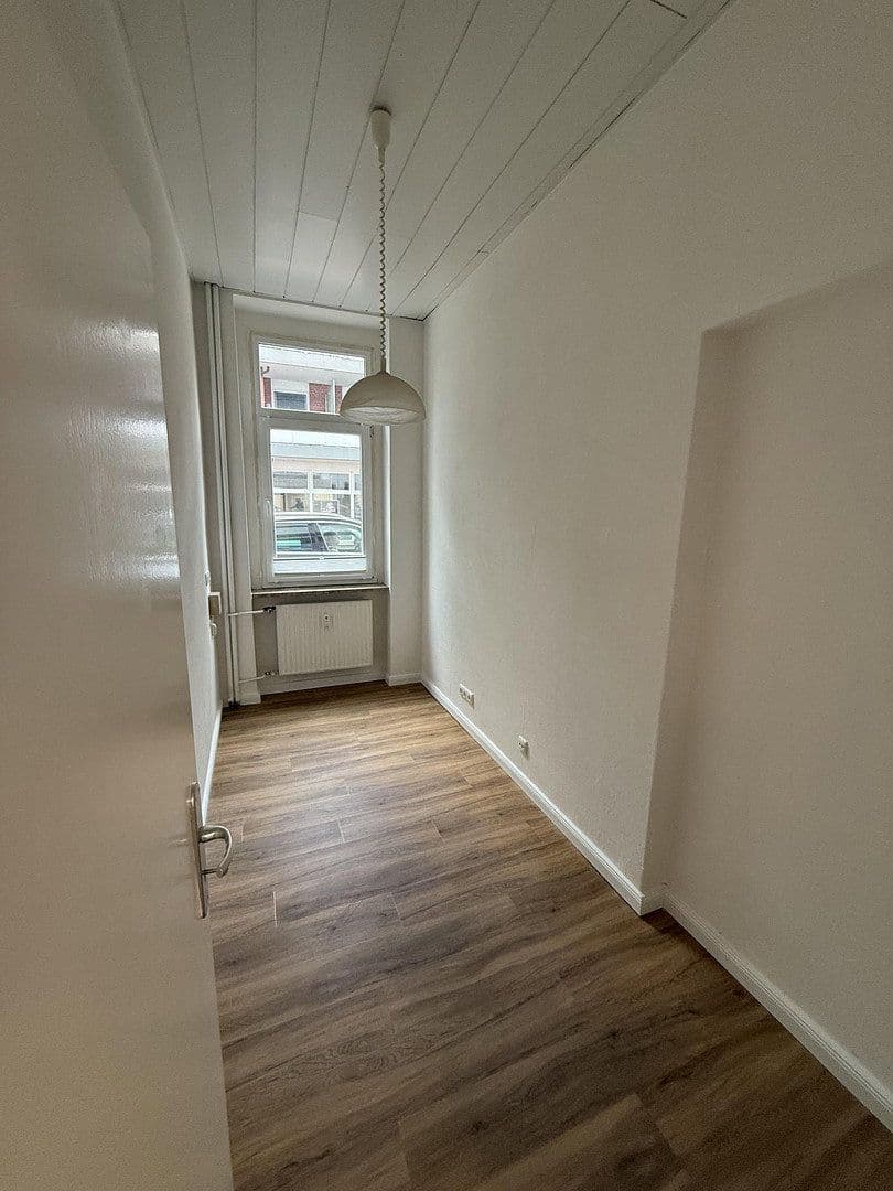 Prenájom nebytového priestoru 126 m², Bahnhofstr. 2, Bad Schwartau, Šlezvicko-Holštajnsko Prenájom nebytového priestoru 126 m², Bahnhofstr. 2, Bad Schwartau, Šlezvicko-Holštajnsko