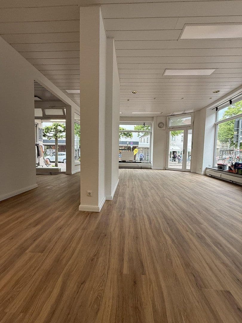 Prenájom nebytového priestoru 126 m², Bahnhofstr. 2, Bad Schwartau, Šlezvicko-Holštajnsko Prenájom nebytového priestoru 126 m², Bahnhofstr. 2, Bad Schwartau, Šlezvicko-Holštajnsko