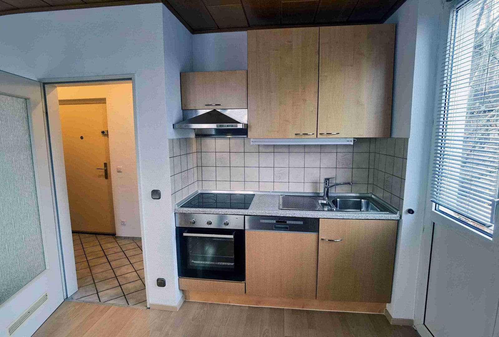 Prenájom bytu 2-izbový 35 m², Deutzer Freiheit 66a, Köln, Severné Porýnie - Westfálsko Prenájom bytu 2-izbový 35 m², Deutzer Freiheit 66a, Köln, Severné Porýnie - Westfálsko