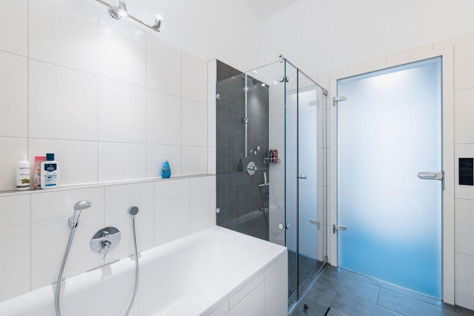 Predaj domu 173 m², pozemek 978 m², Ellwangen (Jagst), Bádensko-Wurttembersko Predaj domu 173 m², pozemek 978 m², Ellwangen (Jagst), Bádensko-Wurttembersko
