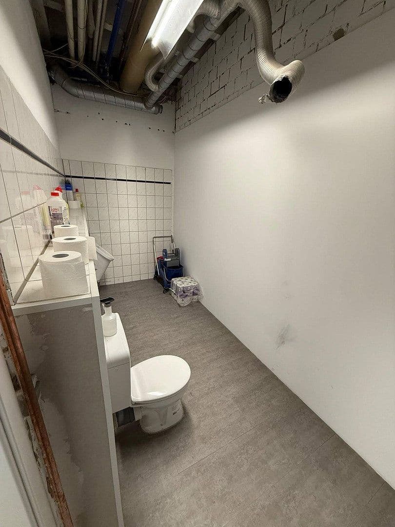 Prenájom nebytového priestoru 980 m², Brendelweg 168, Delmenhorst, Dolné Sasko Prenájom nebytového priestoru 980 m², Brendelweg 168, Delmenhorst, Dolné Sasko