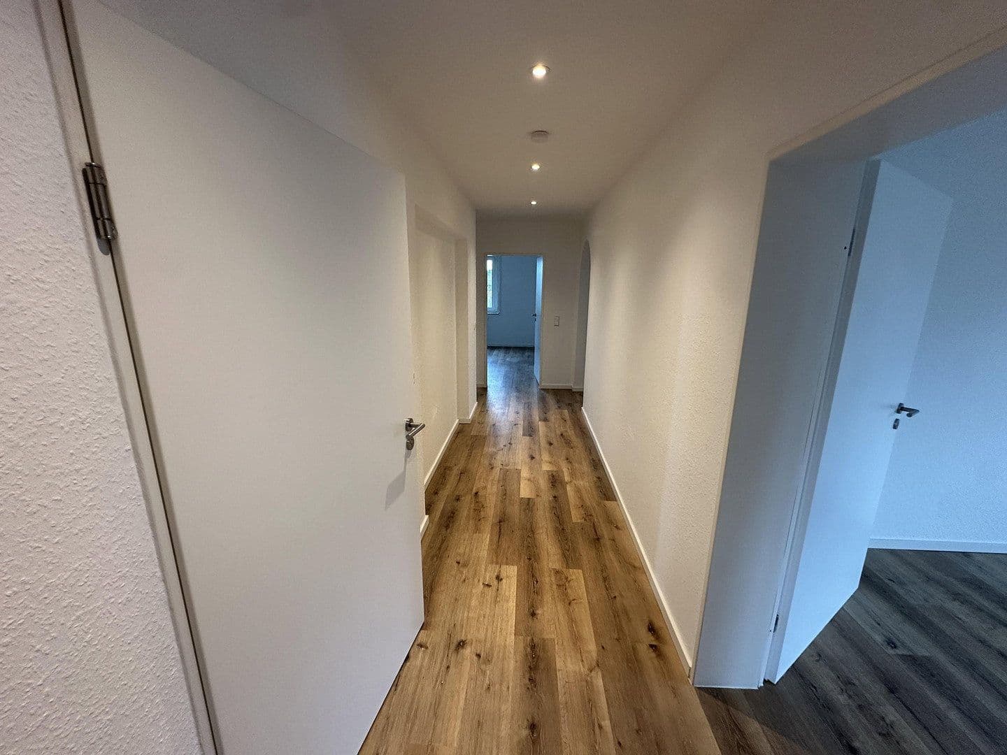 Prenájom bytu 4-izbový 107 m², Wunstorf, Dolné Sasko Prenájom bytu 4-izbový 107 m², Wunstorf, Dolné Sasko