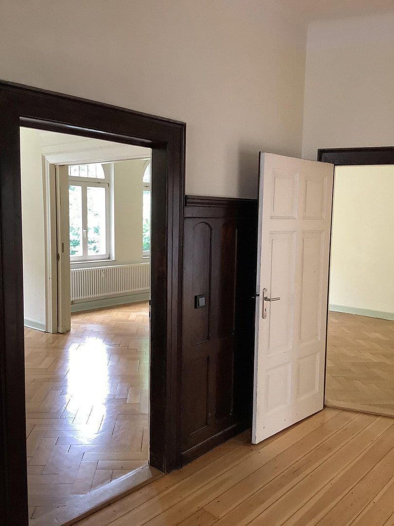 Prenájom bytu 4-izbový 165 m², Lindenauallee 28, Gotha, Durínsko Prenájom bytu 4-izbový 165 m², Lindenauallee 28, Gotha, Durínsko