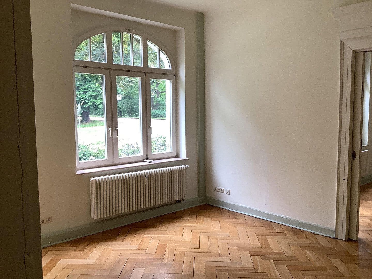Prenájom bytu 4-izbový 165 m², Lindenauallee 28, Gotha, Durínsko Prenájom bytu 4-izbový 165 m², Lindenauallee 28, Gotha, Durínsko