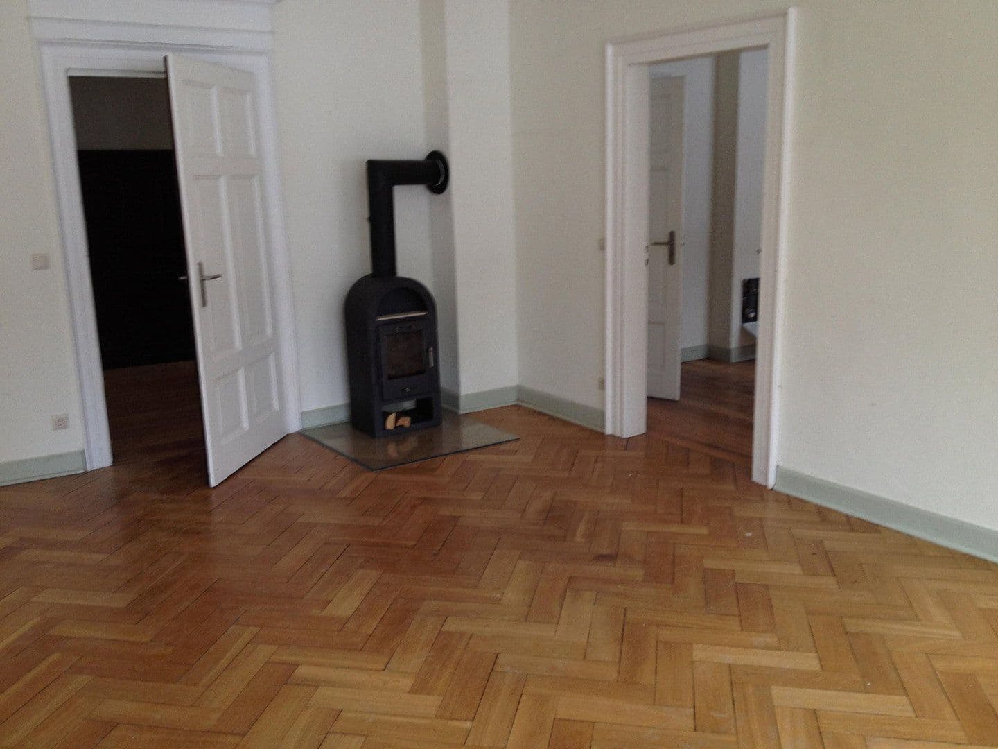Prenájom bytu 4-izbový 165 m², Lindenauallee 28, Gotha, Durínsko Prenájom bytu 4-izbový 165 m², Lindenauallee 28, Gotha, Durínsko