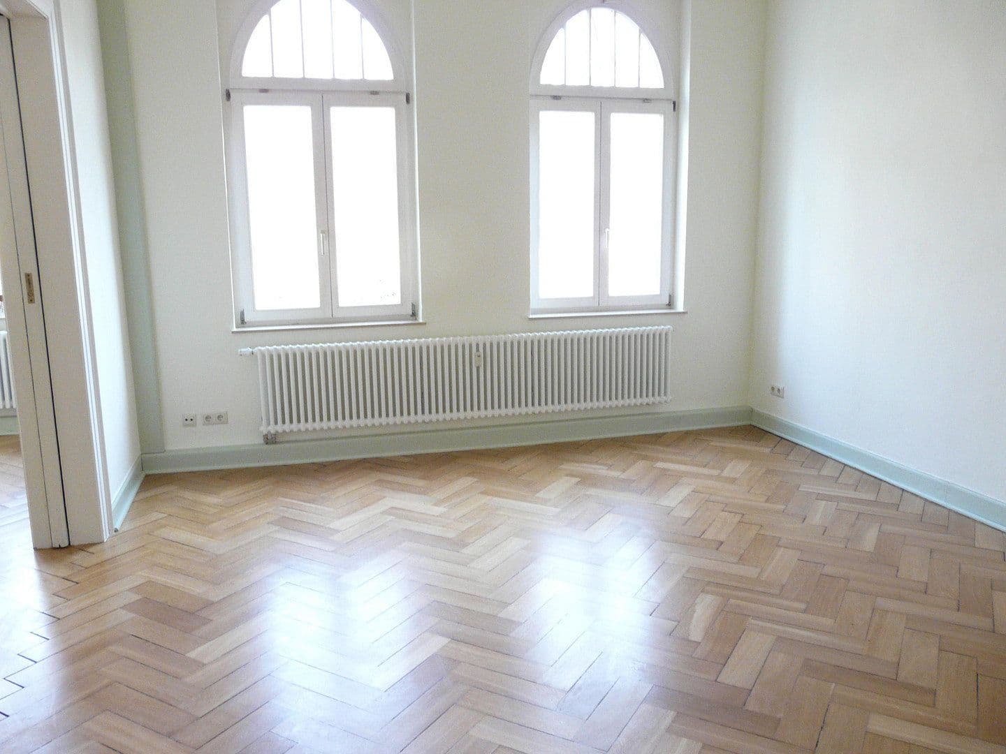 Prenájom bytu 4-izbový 165 m², Lindenauallee 28, Gotha, Durínsko Prenájom bytu 4-izbový 165 m², Lindenauallee 28, Gotha, Durínsko