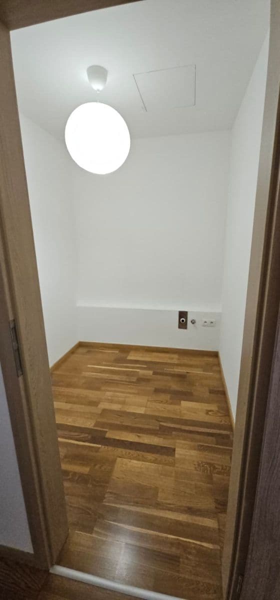 Prenájom bytu 2-izbový 63 m², Žitenická, Praha, Praha Prenájom bytu 2-izbový 63 m², Žitenická, Praha, Praha