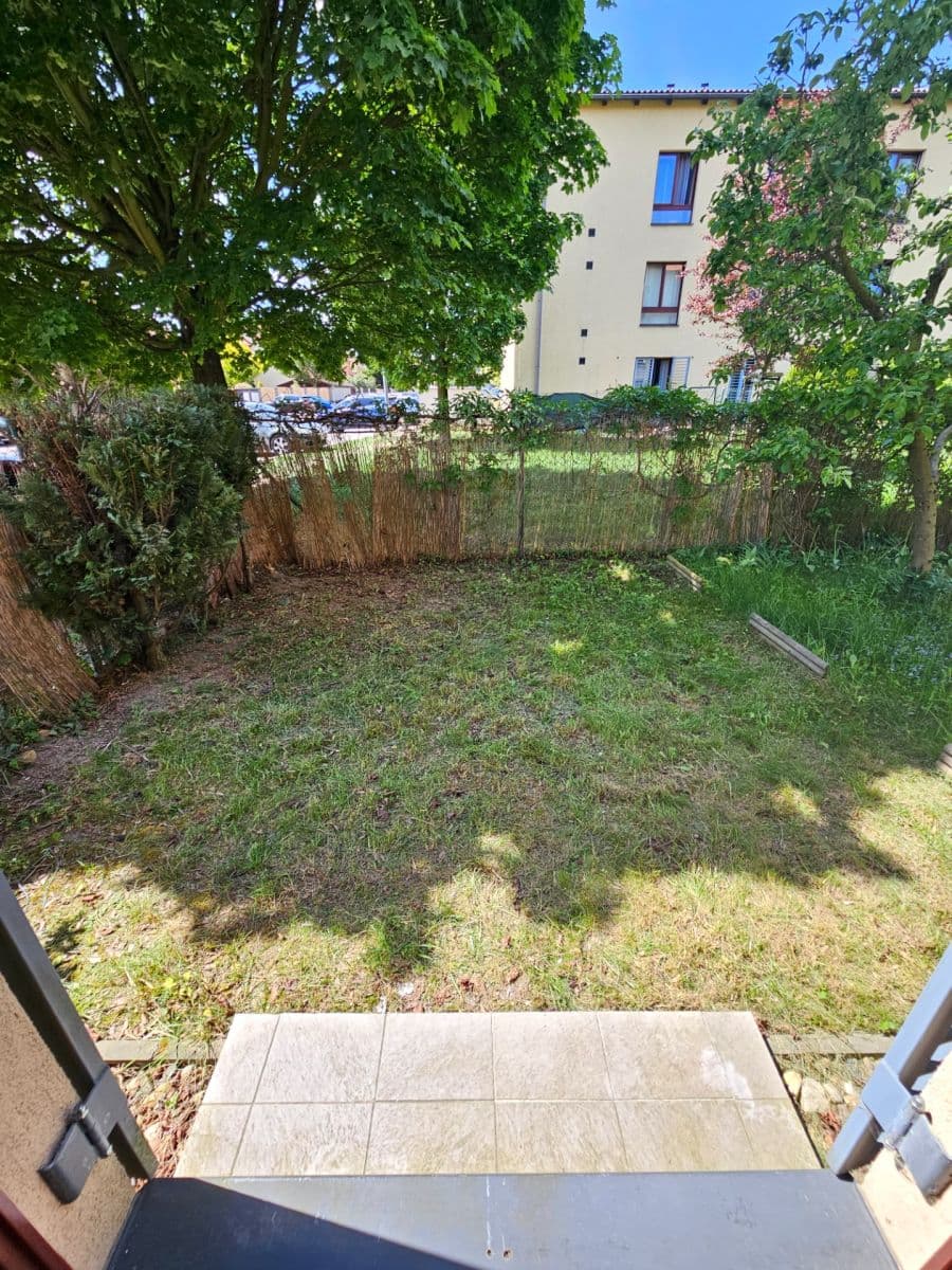 Prenájom bytu 1-izbový 30 m², Za Mlýnem, Hostivice, Středočeský kraj Prenájom bytu 1-izbový 30 m², Za Mlýnem, Hostivice, Středočeský kraj