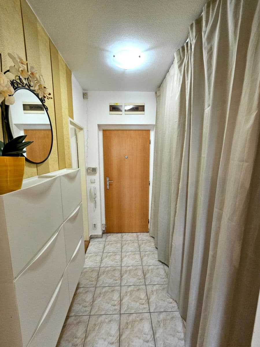 Prenájom bytu 1-izbový 30 m², Za Mlýnem, Hostivice, Středočeský kraj Prenájom bytu 1-izbový 30 m², Za Mlýnem, Hostivice, Středočeský kraj