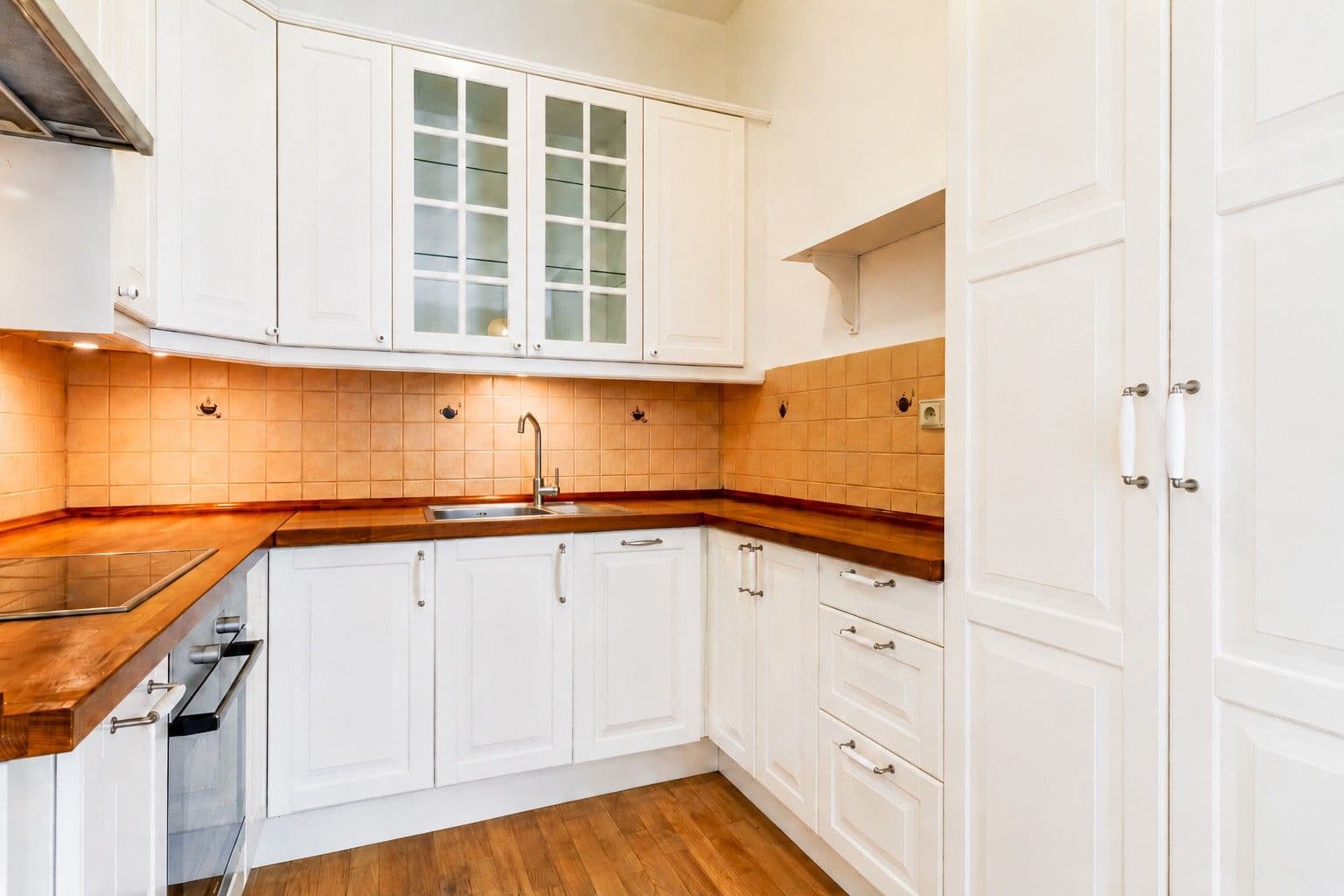 Prenájom bytu 3-izbový 82 m², Za Strahovem, Praha, Praha Prenájom bytu 3-izbový 82 m², Za Strahovem, Praha, Praha