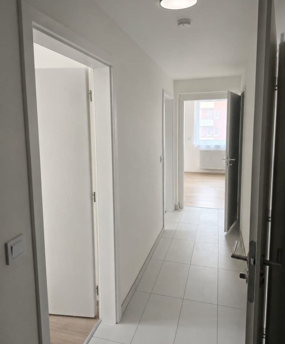 Prenájom bytu 3-izbový 73 m², Fabiánové, Praha, Praha Prenájom bytu 3-izbový 73 m², Fabiánové, Praha, Praha