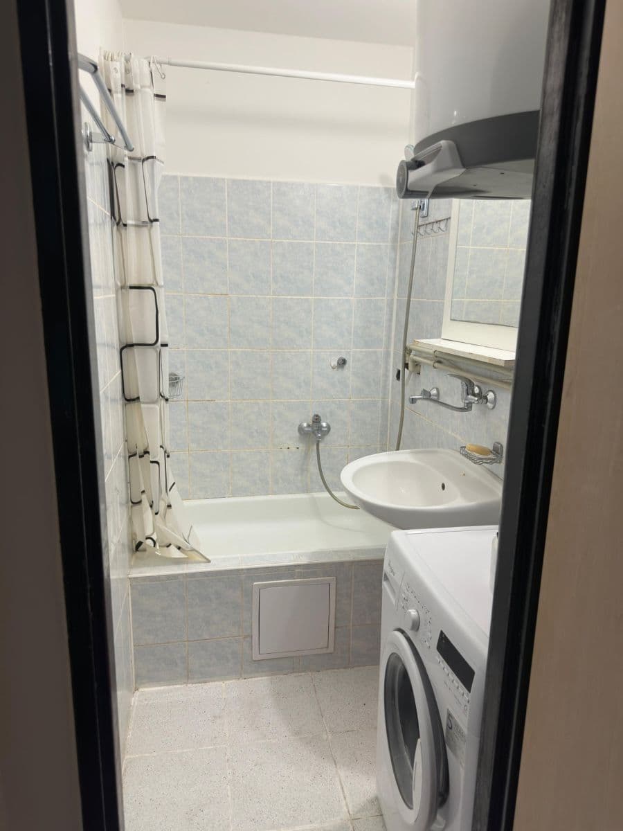 Prenájom bytu 1-izbový 38 m², Havránkova, Praha, Praha Prenájom bytu 1-izbový 38 m², Havránkova, Praha, Praha
