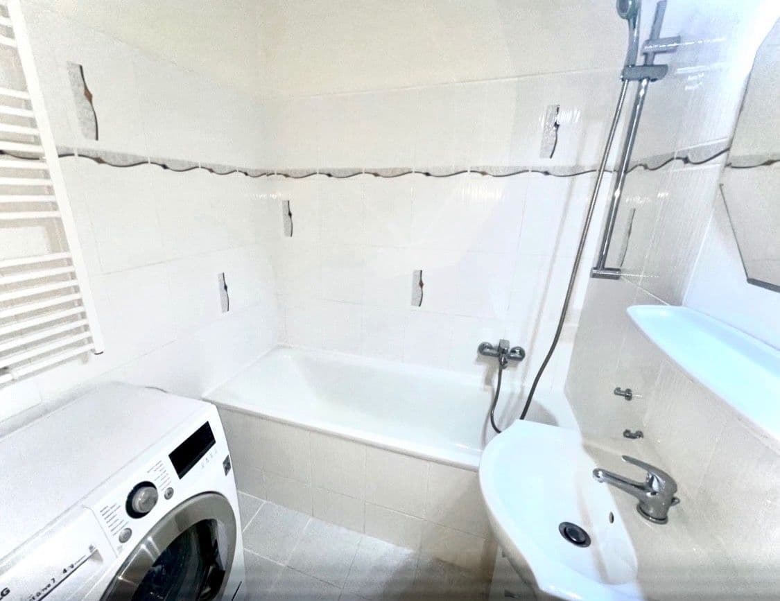 Prenájom bytu 4-izbový 20 m², Londýnská, Praha, Praha Prenájom bytu 4-izbový 20 m², Londýnská, Praha, Praha