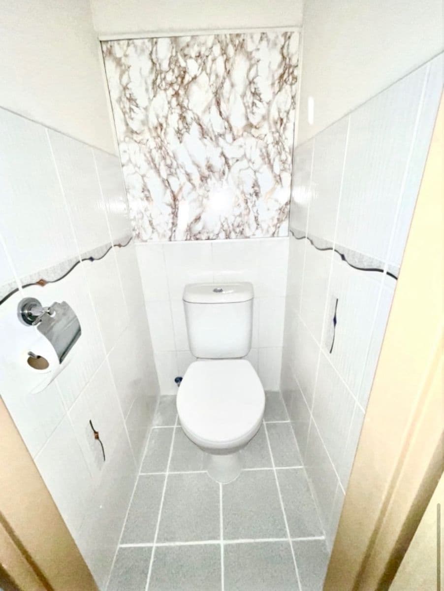 Prenájom bytu 4-izbový 20 m², Londýnská, Praha, Praha Prenájom bytu 4-izbový 20 m², Londýnská, Praha, Praha