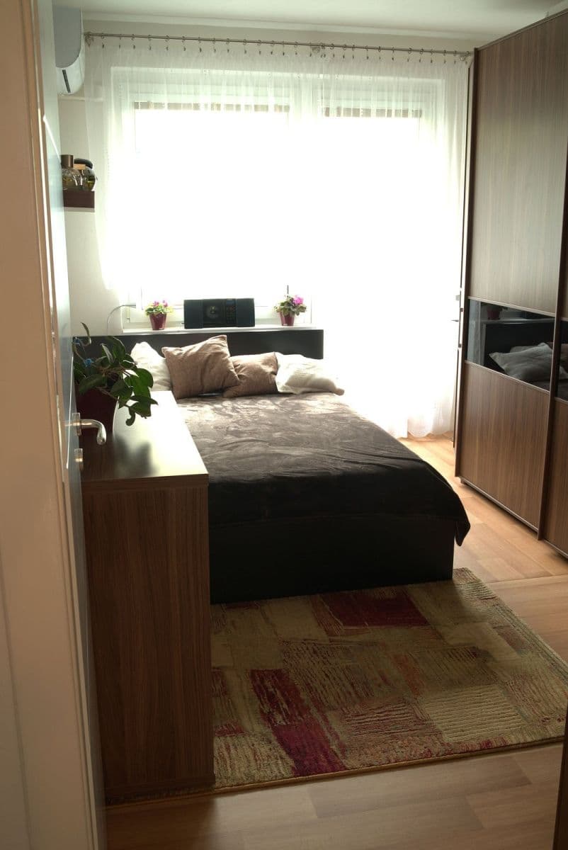 Prenájom bytu 4-izbový 82 m², Polabská, Praha, Praha Prenájom bytu 4-izbový 82 m², Polabská, Praha, Praha