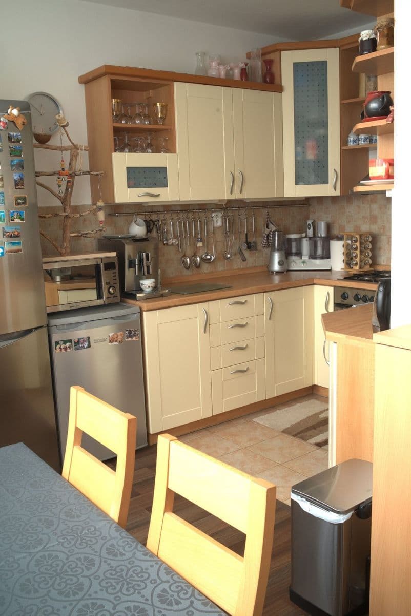 Prenájom bytu 4-izbový 82 m², Polabská, Praha, Praha Prenájom bytu 4-izbový 82 m², Polabská, Praha, Praha