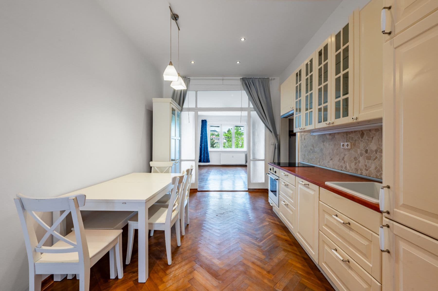 Prenájom bytu 3-izbový 80 m², Bělohorská, Praha, Praha Prenájom bytu 3-izbový 80 m², Bělohorská, Praha, Praha