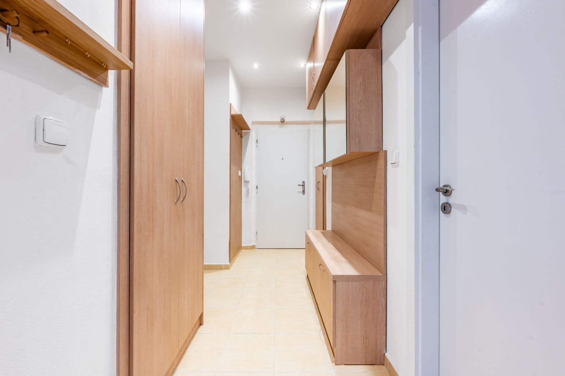 Prenájom bytu 3-izbový 80 m², Bělohorská, Praha, Praha Prenájom bytu 3-izbový 80 m², Bělohorská, Praha, Praha