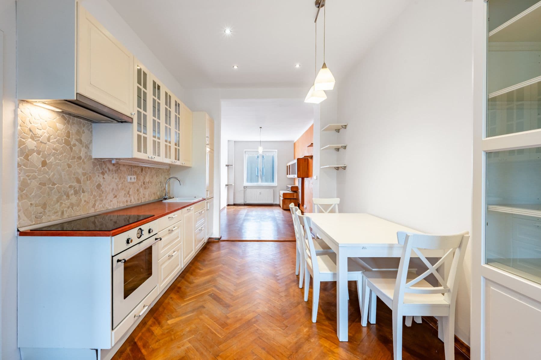 Prenájom bytu 3-izbový 80 m², Bělohorská, Praha, Praha Prenájom bytu 3-izbový 80 m², Bělohorská, Praha, Praha