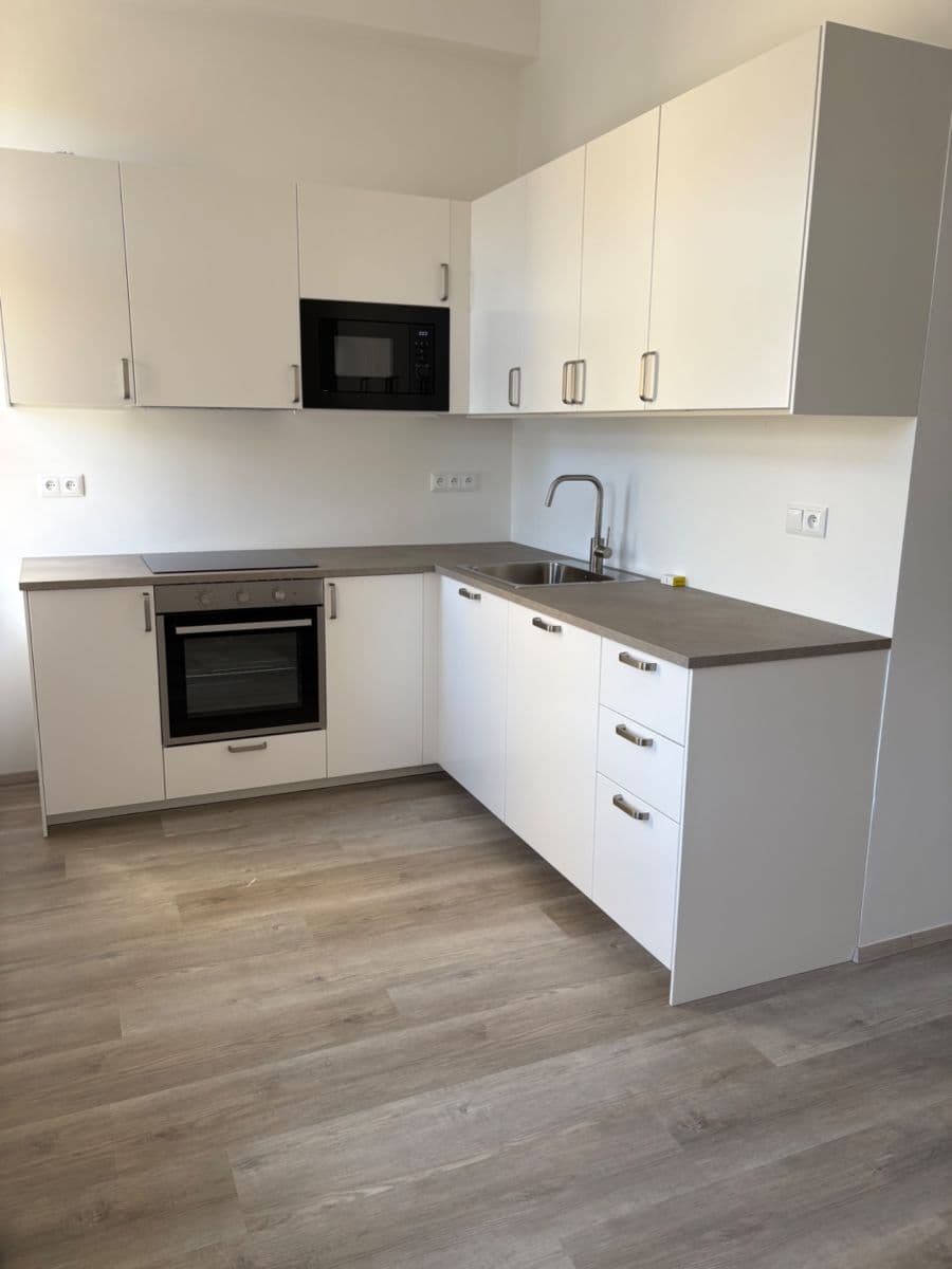 Prenájom bytu 2-izbový 78 m², Lužická, Praha, Praha Prenájom bytu 2-izbový 78 m², Lužická, Praha, Praha