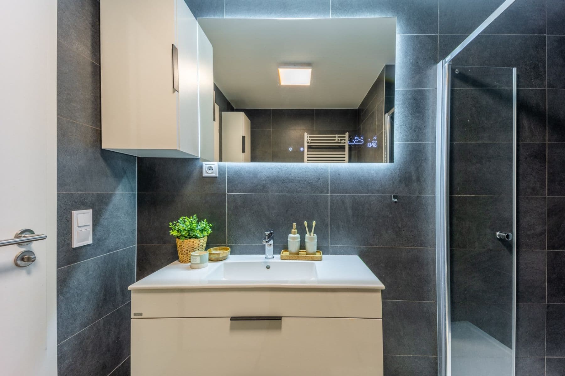 Prenájom bytu 1-izbový 39 m², Štěchovická, Praha, Praha Prenájom bytu 1-izbový 39 m², Štěchovická, Praha, Praha
