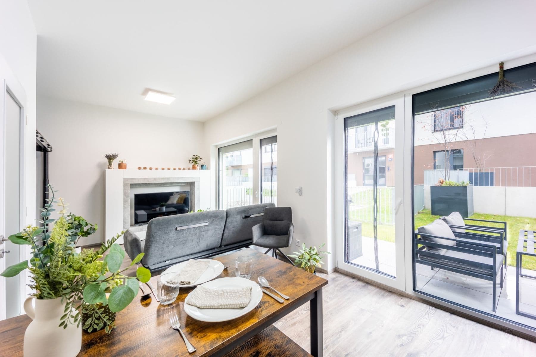 Prenájom bytu 1-izbový 39 m², Štěchovická, Praha, Praha Prenájom bytu 1-izbový 39 m², Štěchovická, Praha, Praha