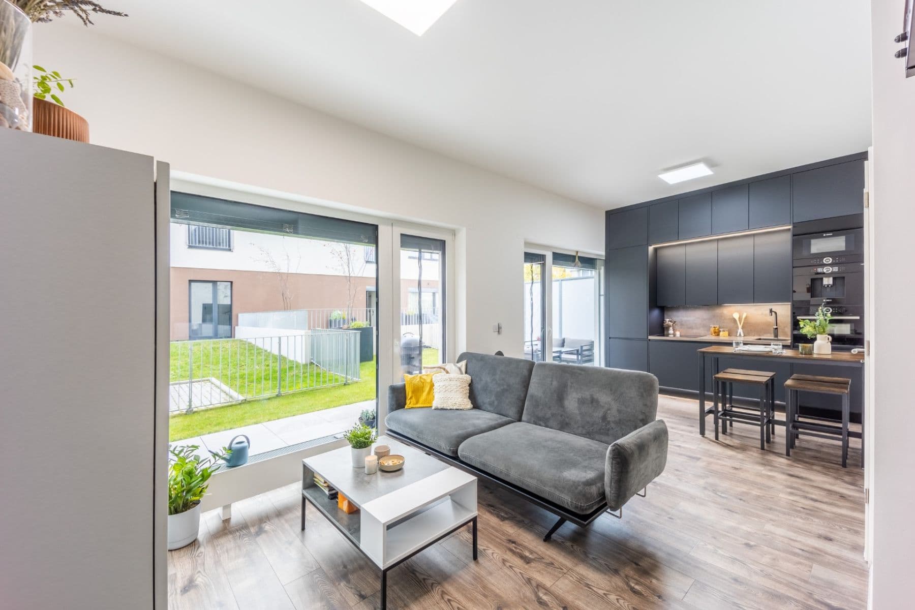 Prenájom bytu 1-izbový 39 m², Štěchovická, Praha, Praha Prenájom bytu 1-izbový 39 m², Štěchovická, Praha, Praha