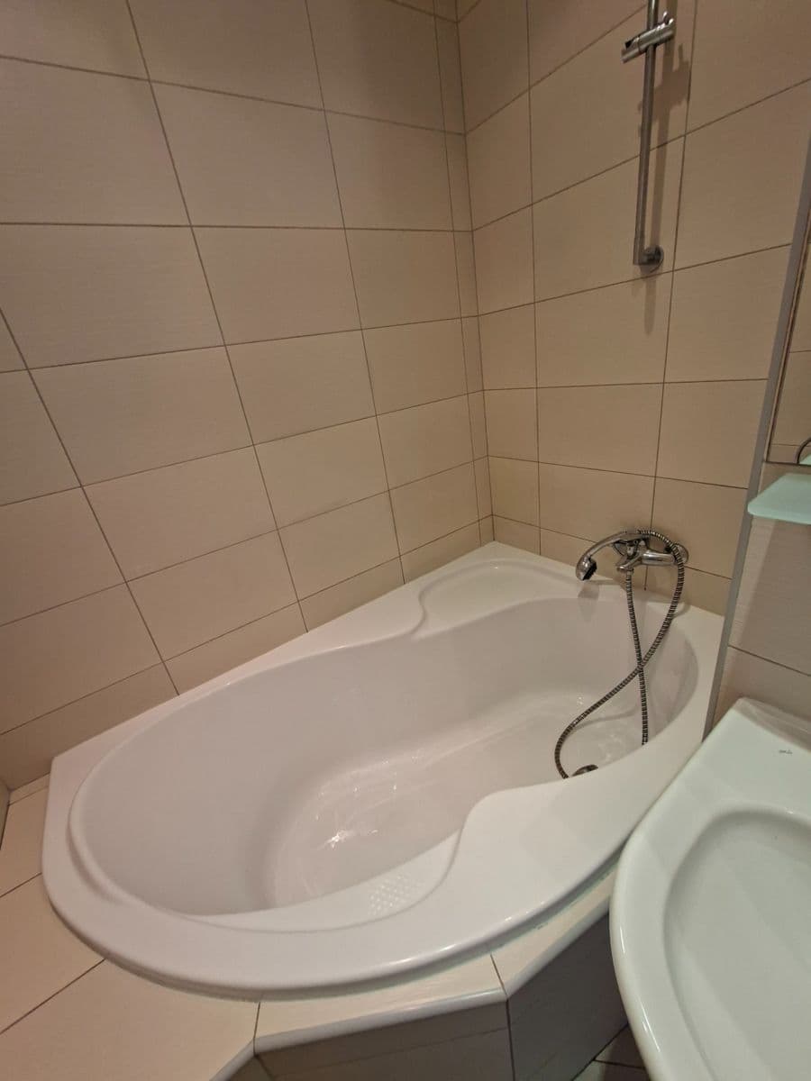Prenájom bytu 2-izbový 53 m², Krhanická, Praha, Praha Prenájom bytu 2-izbový 53 m², Krhanická, Praha, Praha